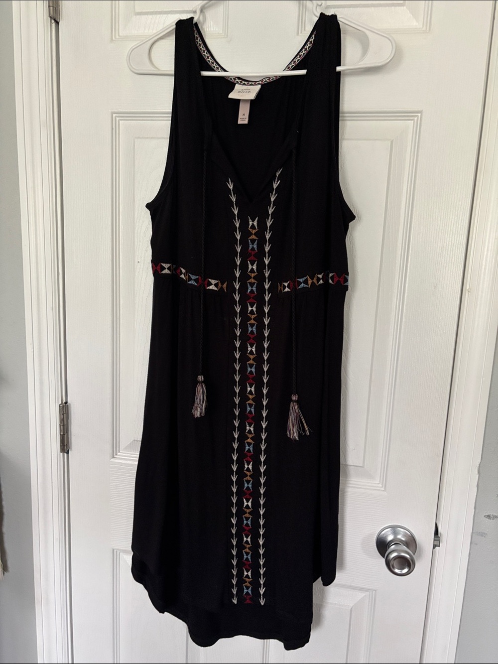 Knox Rose Black Sleeveless Embroidered Midi Dress